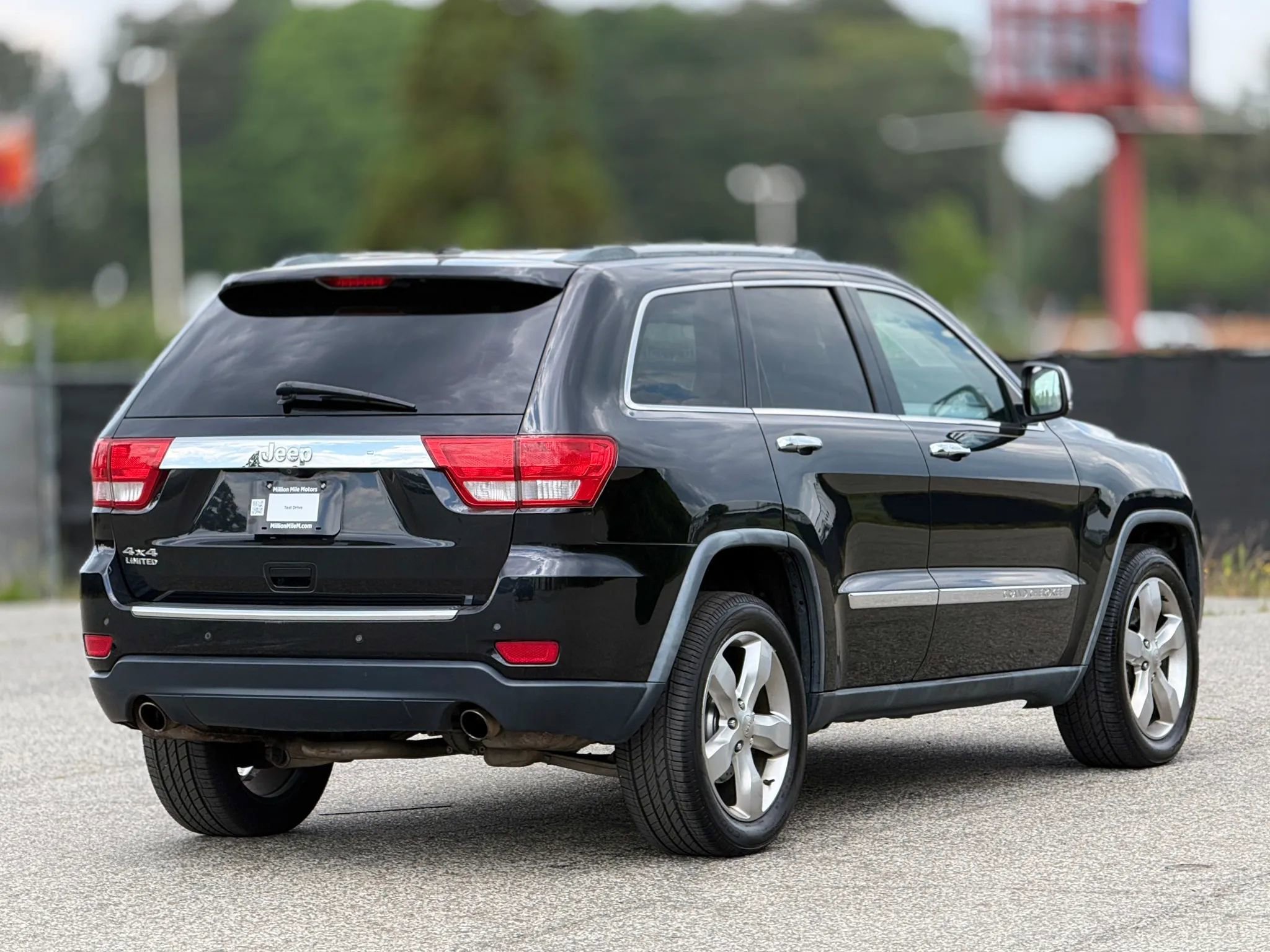 Used 2012 Jeep Grand Cherokee Limited AWD/4WD image 9