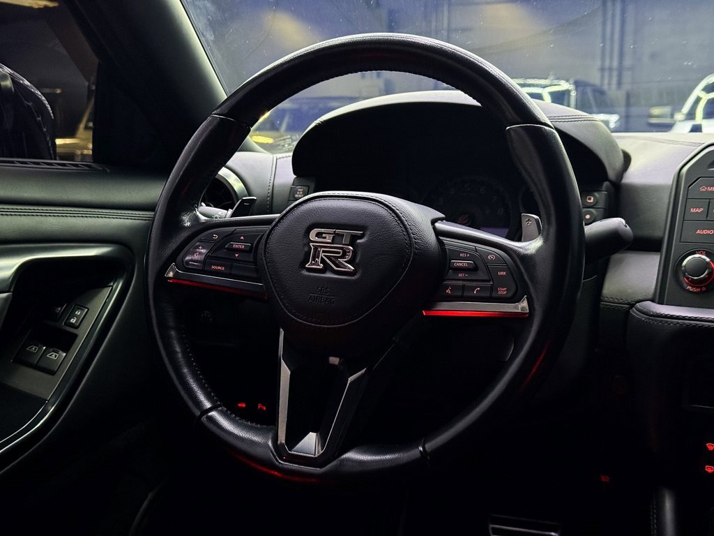 Used 2017 Nissan GT-R Premium image 21