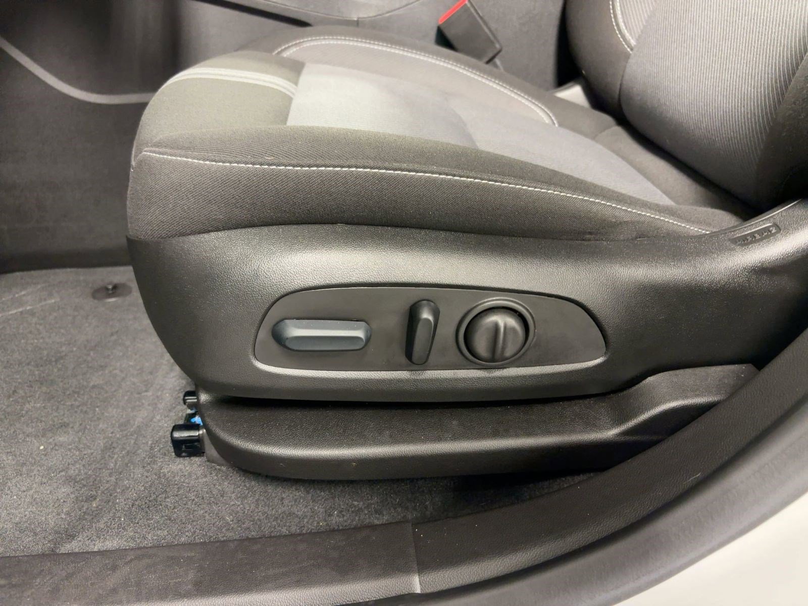 Used 2024 Chevrolet Blazer LT w/ Convenience Package image 12