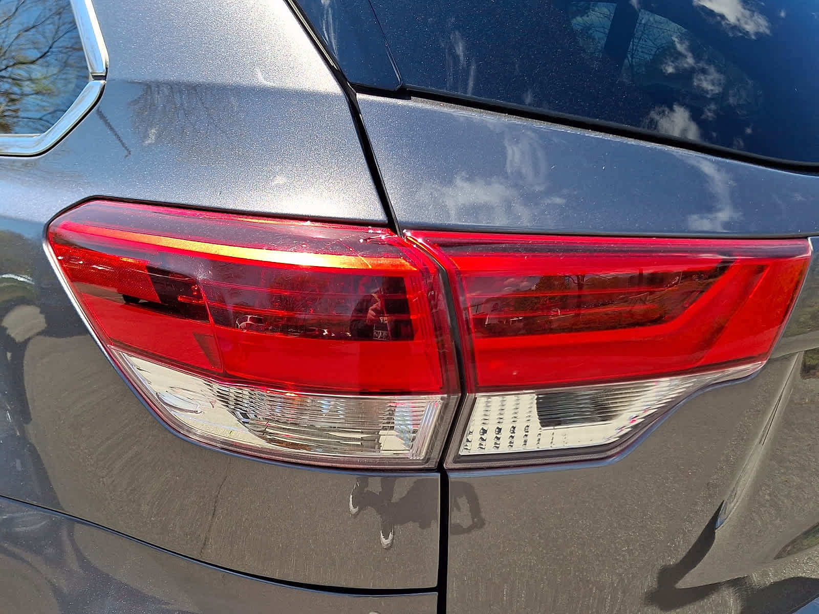 Certified 2019 Toyota Highlander XLE AWD/4WD image 11
