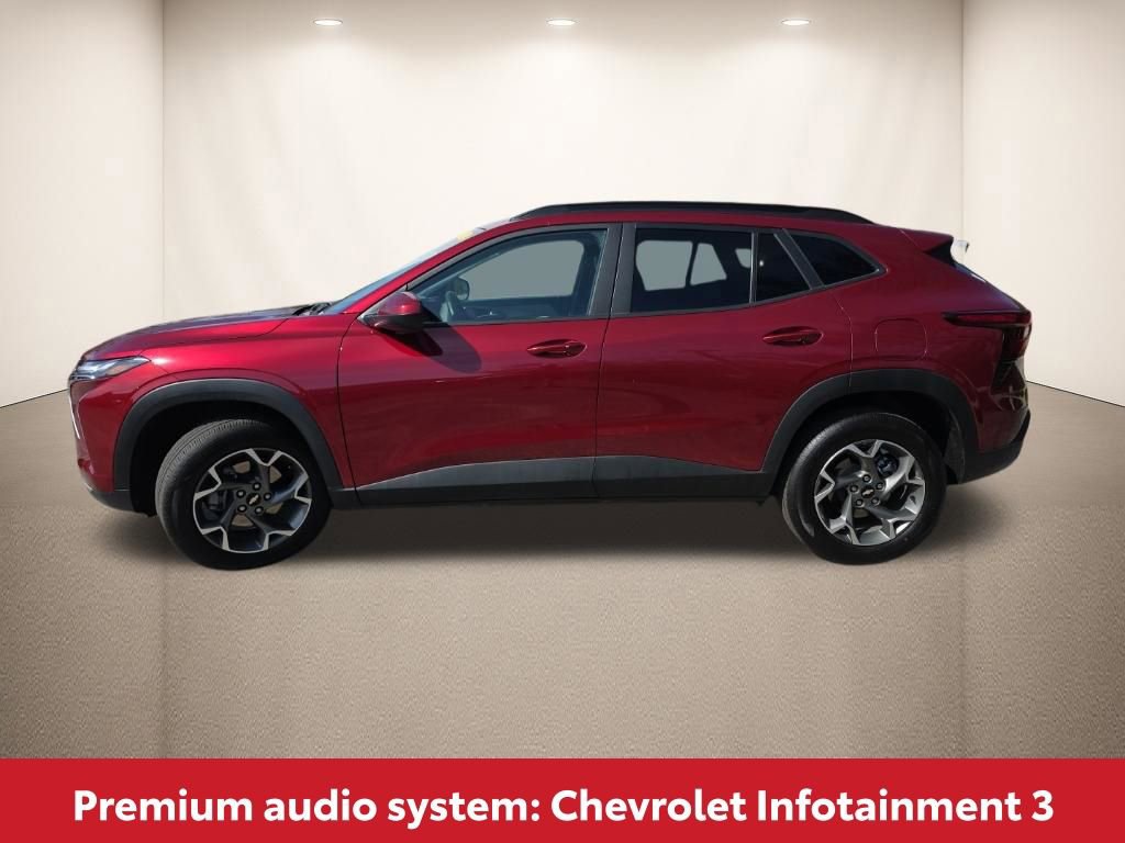 Used 2025 Chevrolet Trax LT w/ LT Convenience Package image 9