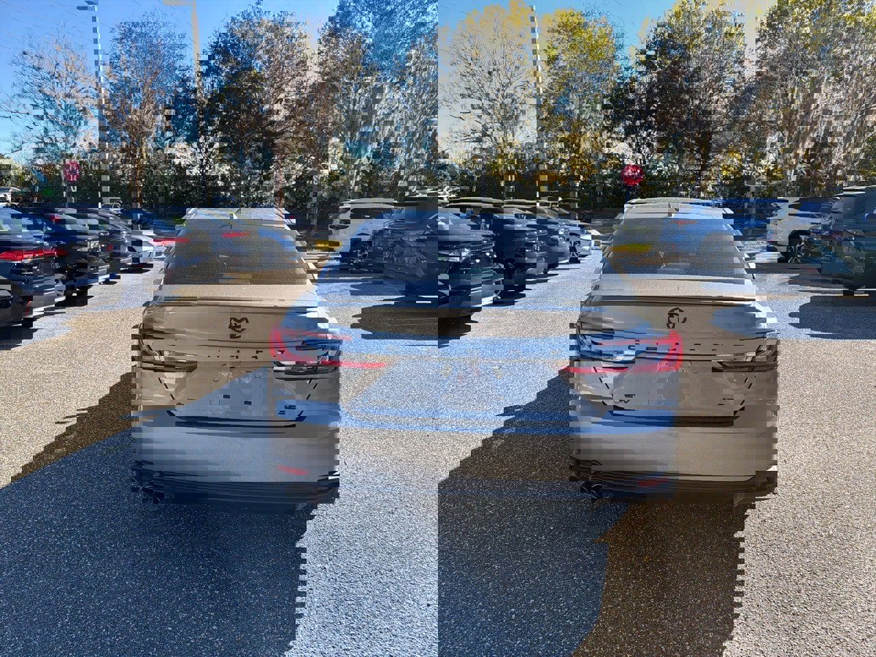 Used 2025 Toyota Camry SE image 4