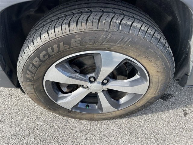 Used 2019 Jeep Cherokee Limited image 12