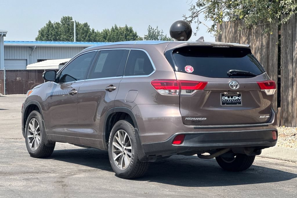 Used 2018 Toyota Highlander XLE AWD/4WD image 6