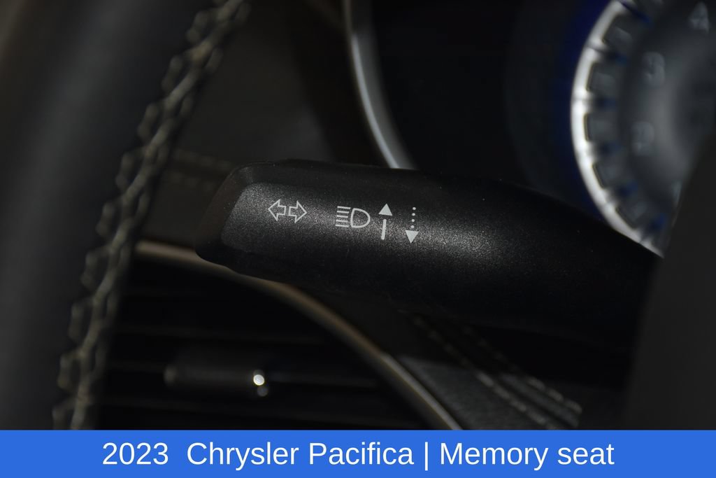 Used 2023 Chrysler Pacifica Limited FWD image 10