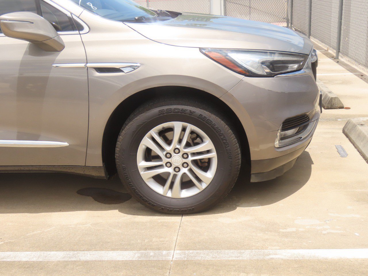 Used 2019 Buick Enclave Essence AWD/4WD image 7