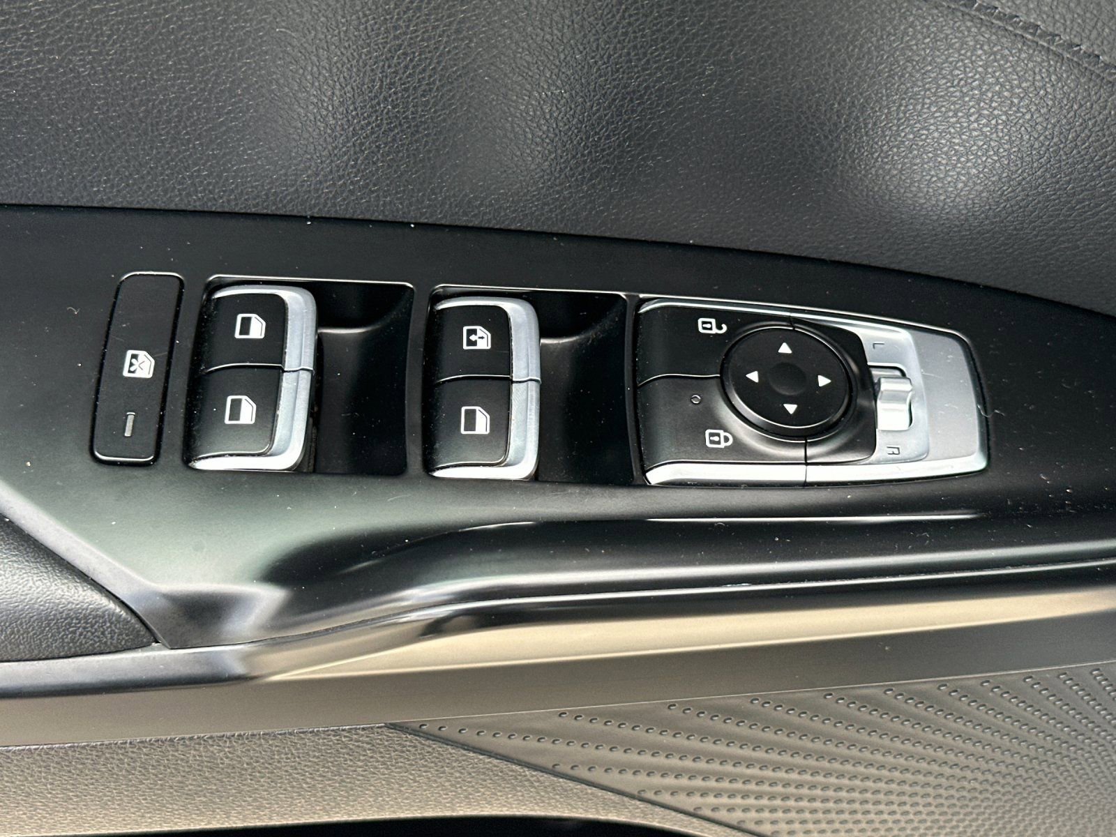 Used 2023 Kia K5 LXS image 13