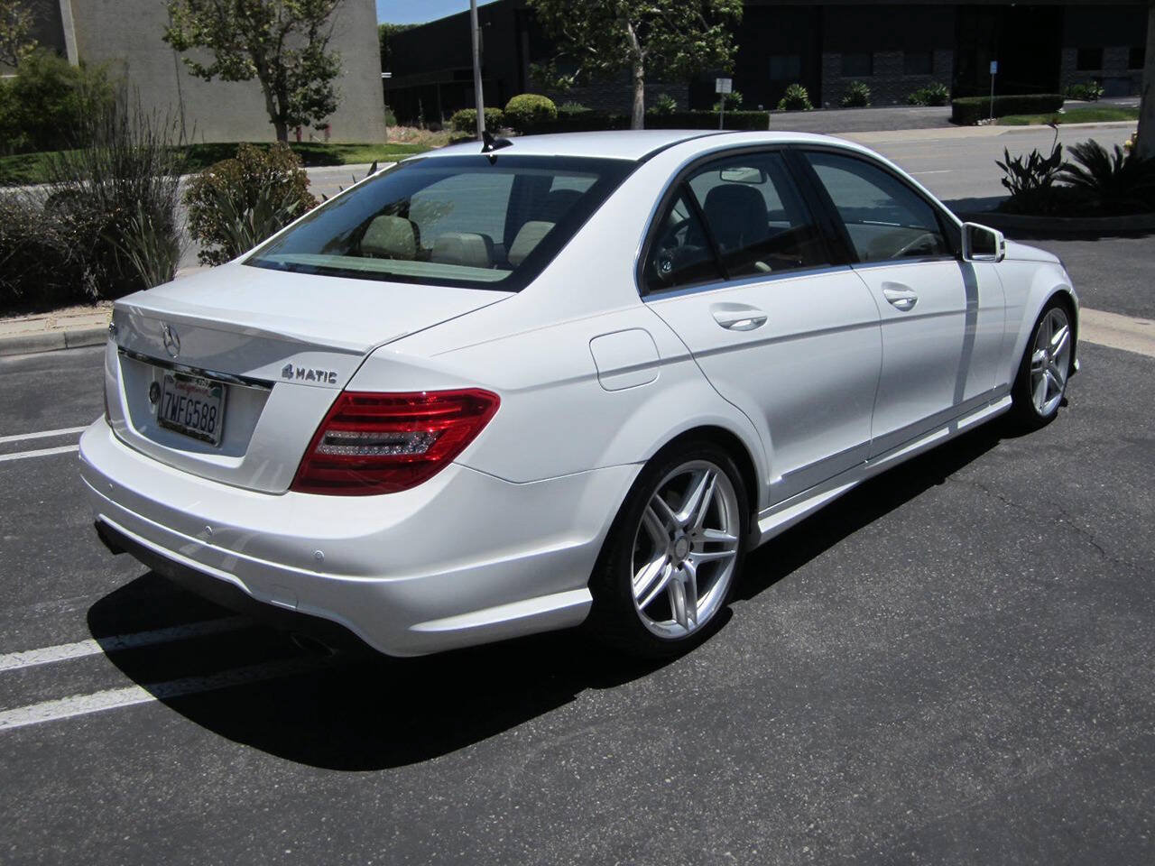 Used 2013 Mercedes-Benz C 300 4MATIC Sedan image 4