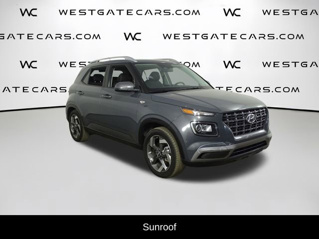 Used 2024 Hyundai Venue SEL FWD image 2