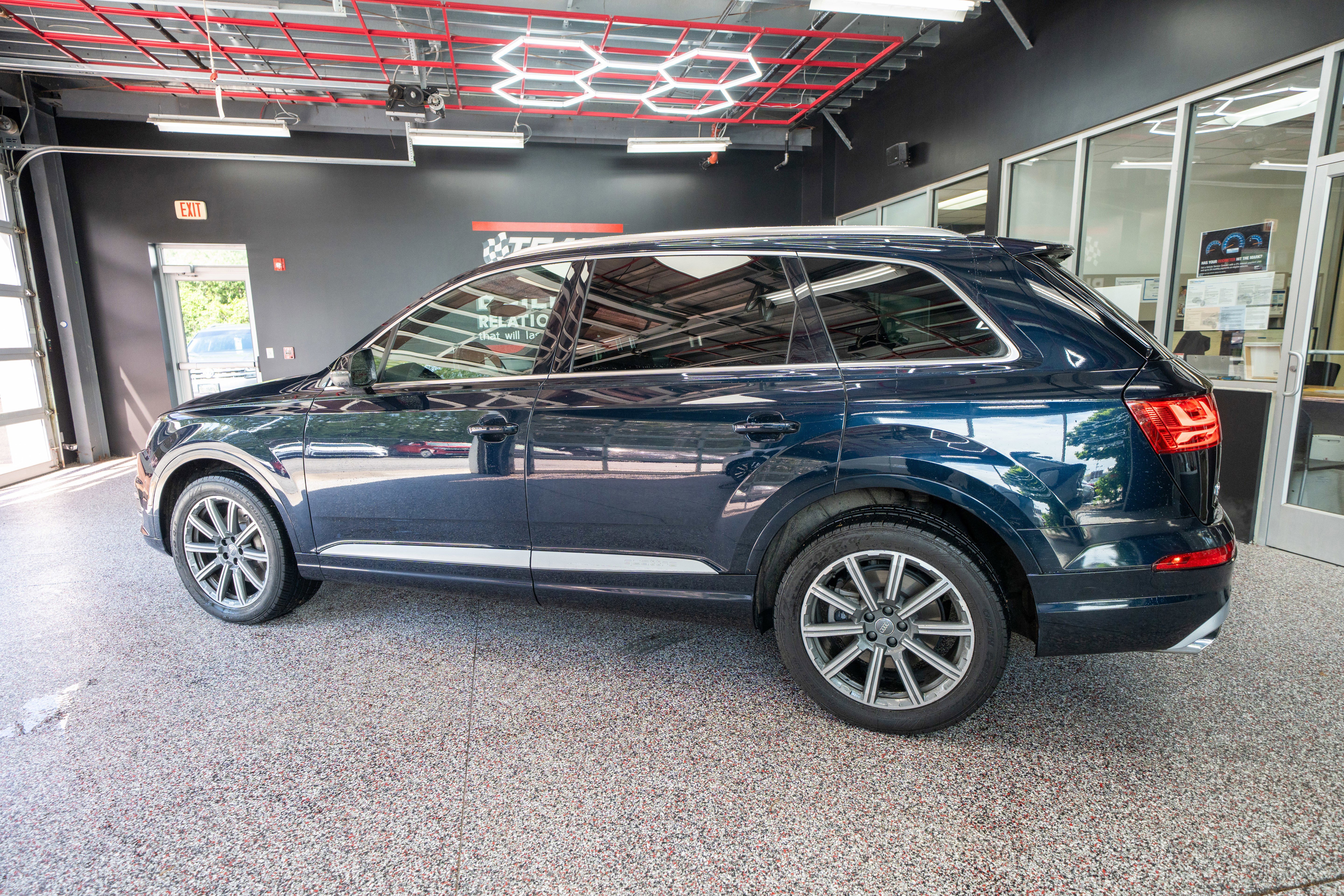 Used 2018 Audi Q7 3.0T Prestige AWD/4WD image 2