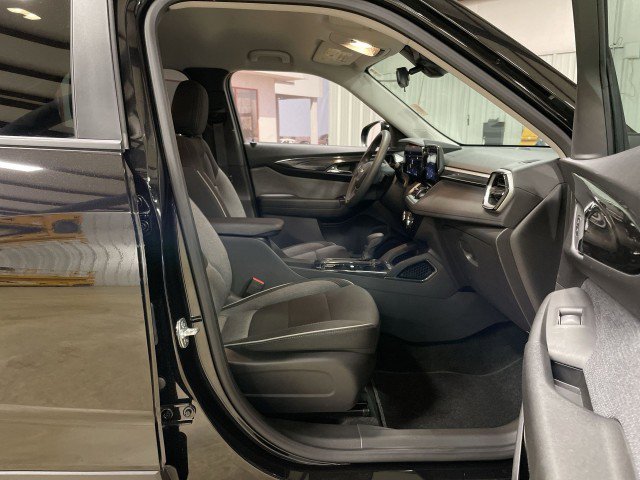 Used 2025 Chevrolet TrailBlazer LT AWD/4WD image 31