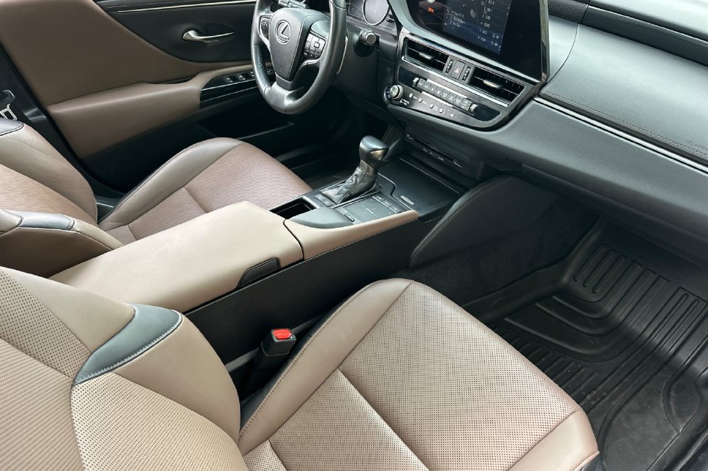 Used 2022 Lexus ES 300h w/ Accessory Package 2 FWD image 17