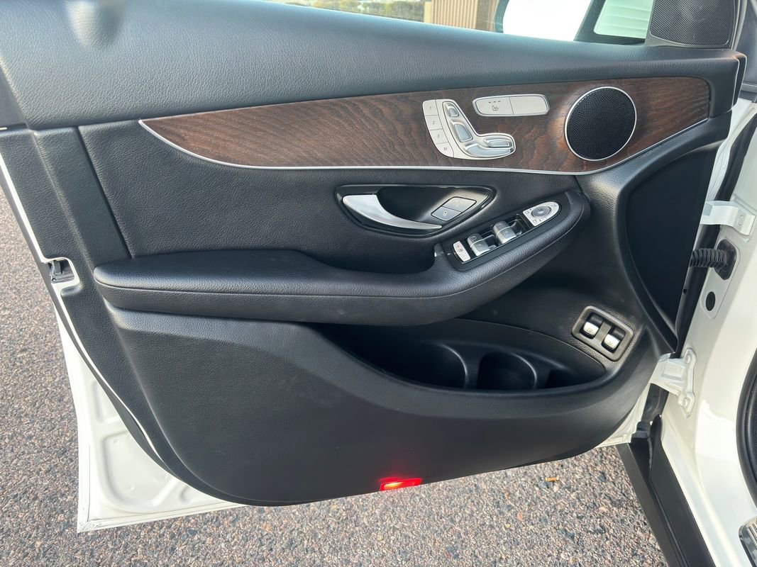 Used 2019 Mercedes-Benz GLC 350e 4MATIC image 14