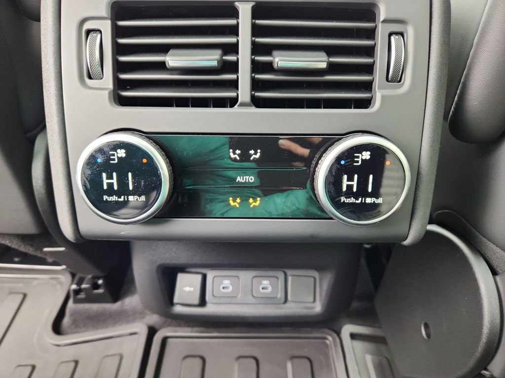 New 2026 Land Rover Discovery Limited Edition AWD/4WD image 26