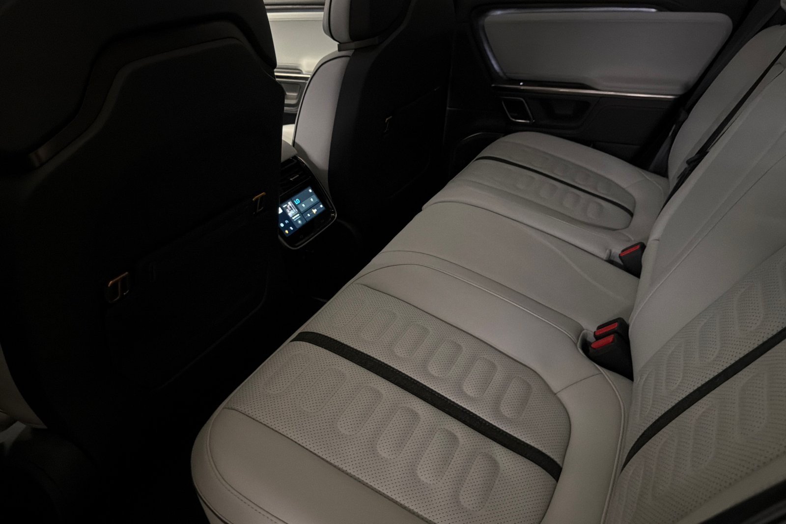 Used 2024 Rivian R1T Adventure AWD/4WD image 11