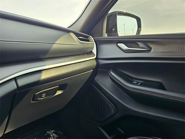 Used 2025 Jeep Grand Cherokee Altitude image 26