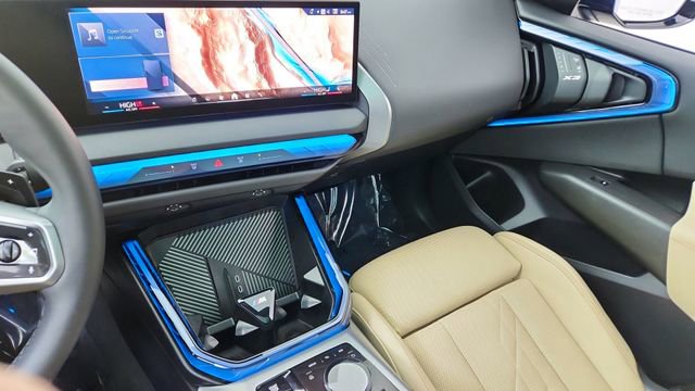 Used 2025 BMW X3 xDrive30i w/ Premium Package image 44