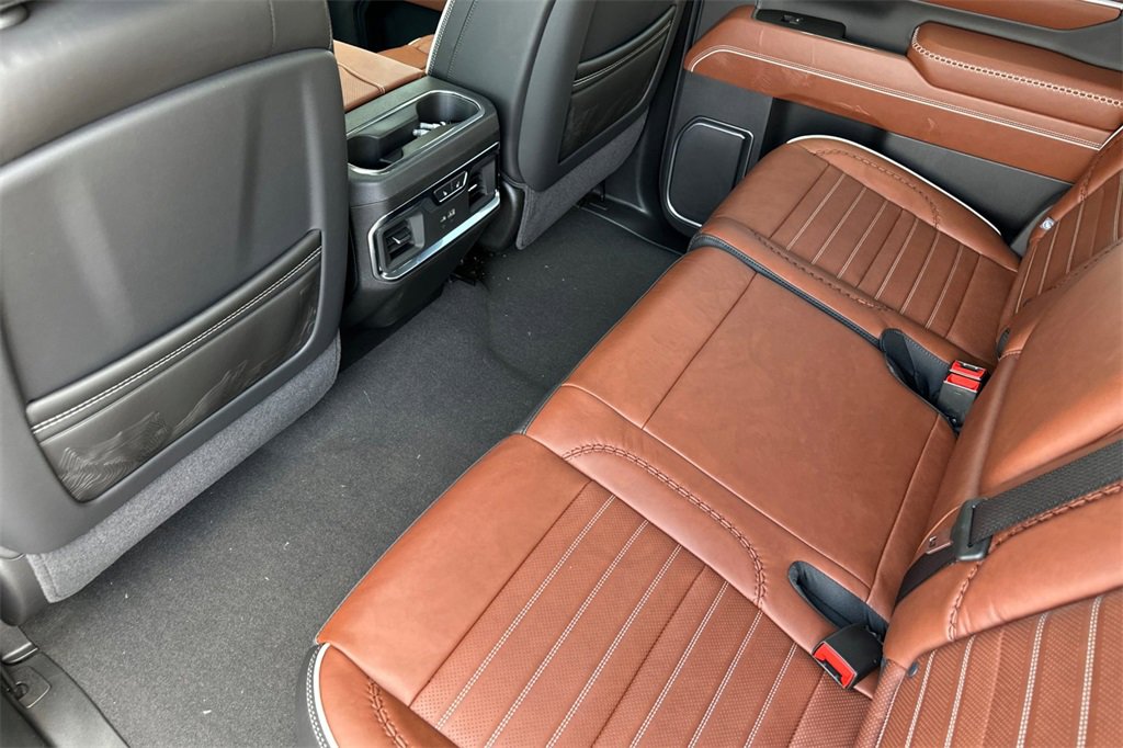 New 2025 GMC Sierra 3500 Denali Ultimate image 10