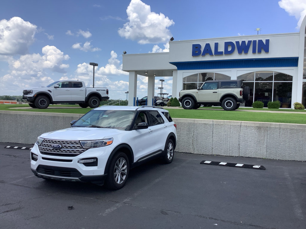 Used 2023 Ford Explorer Limited image 3