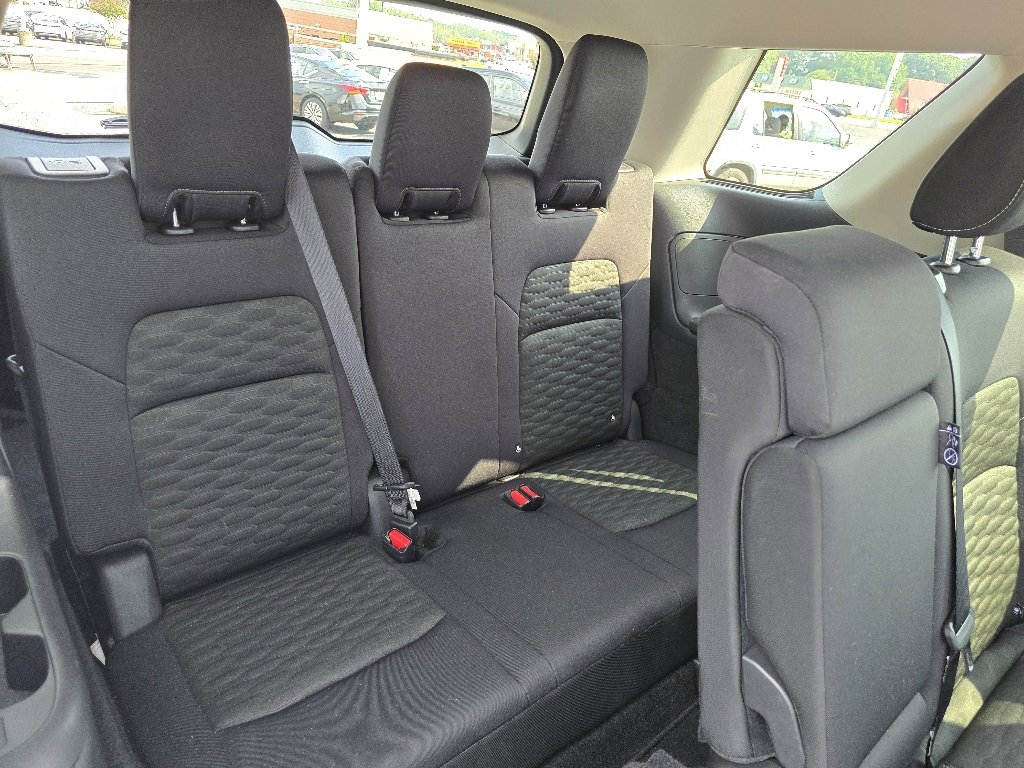 Used 2024 Nissan Pathfinder SV image 13