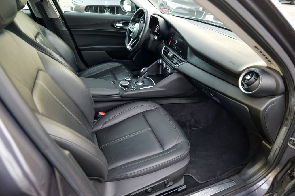 Used 2017 Alfa Romeo Giulia AWD w/ Cold Weather Package image 33