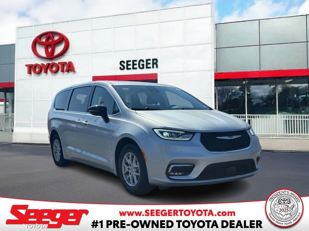 Used 2024 Chrysler Pacifica Touring-L