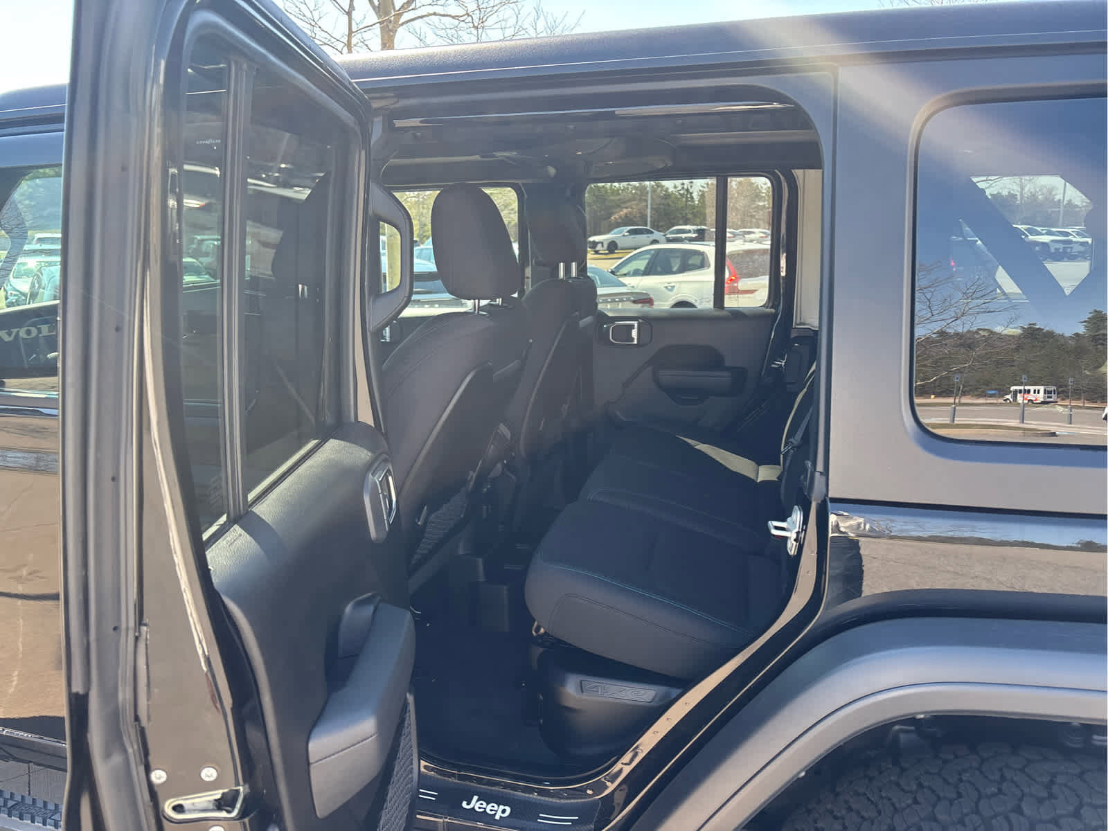 Used 2024 Jeep Wrangler Unlimited Rubicon 4xe w/ Technology Group image 25