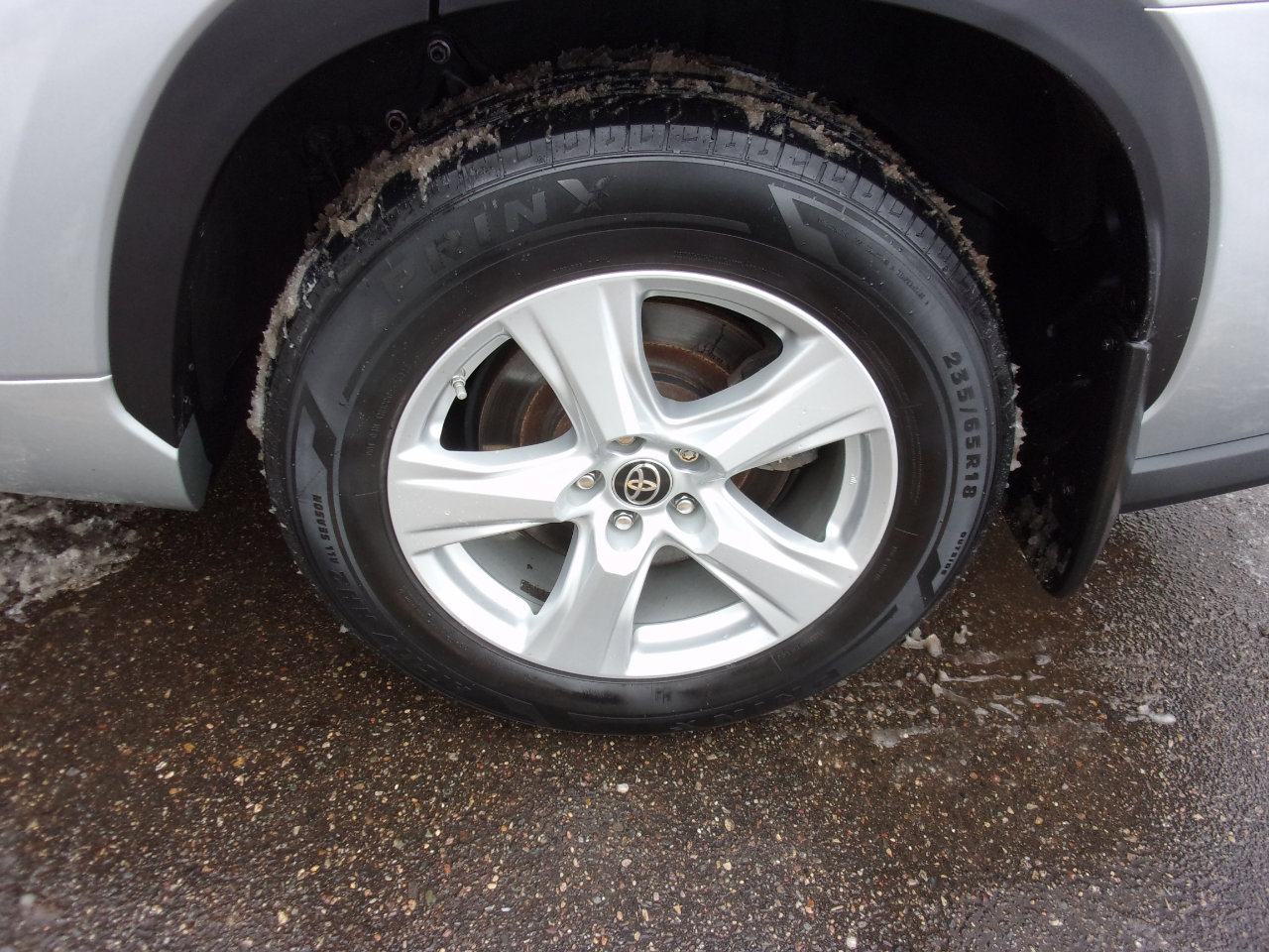 Used 2020 Toyota Highlander LE image 26