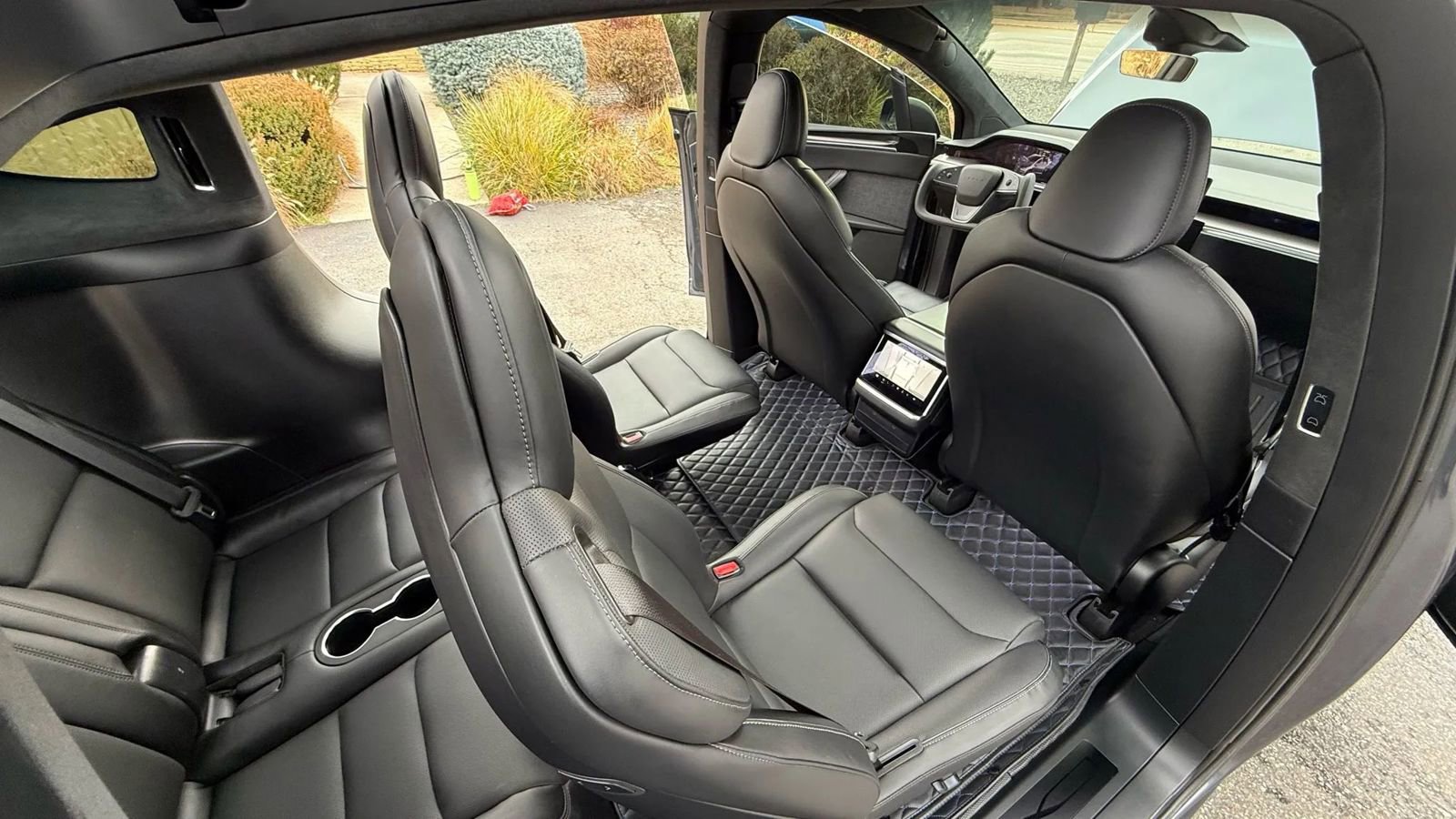 Used 2022 Tesla Model X Plaid image 33