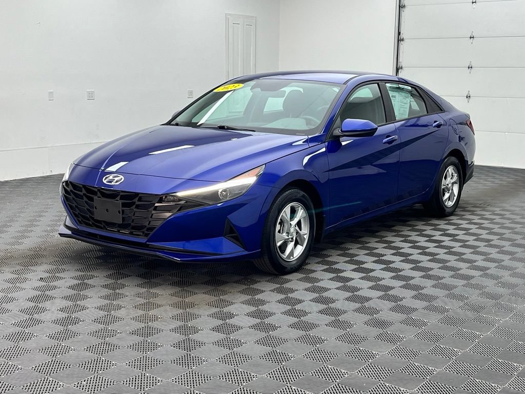 Used 2023 Hyundai Elantra SE FWD image 2