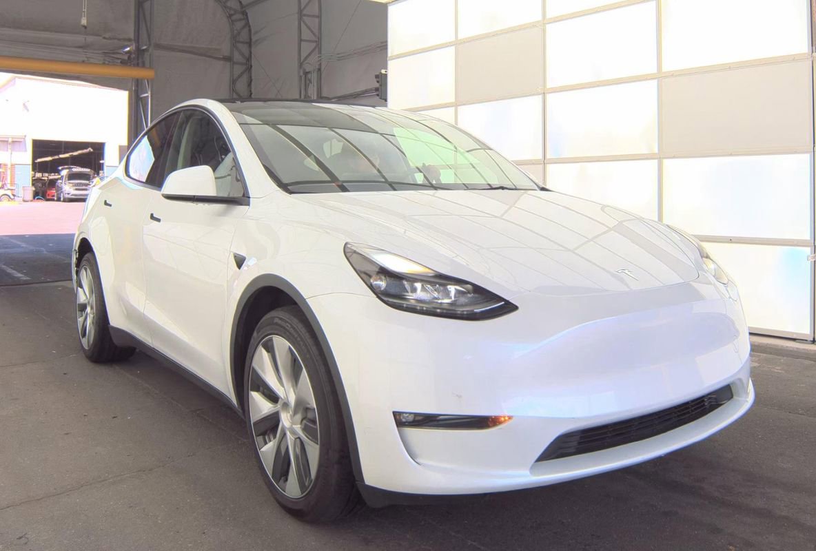 Used 2023 Tesla Model Y Long Range image 7