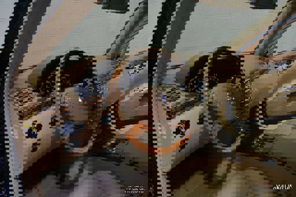 Used 2010 Mercedes-Benz S 550 4MATIC image 11