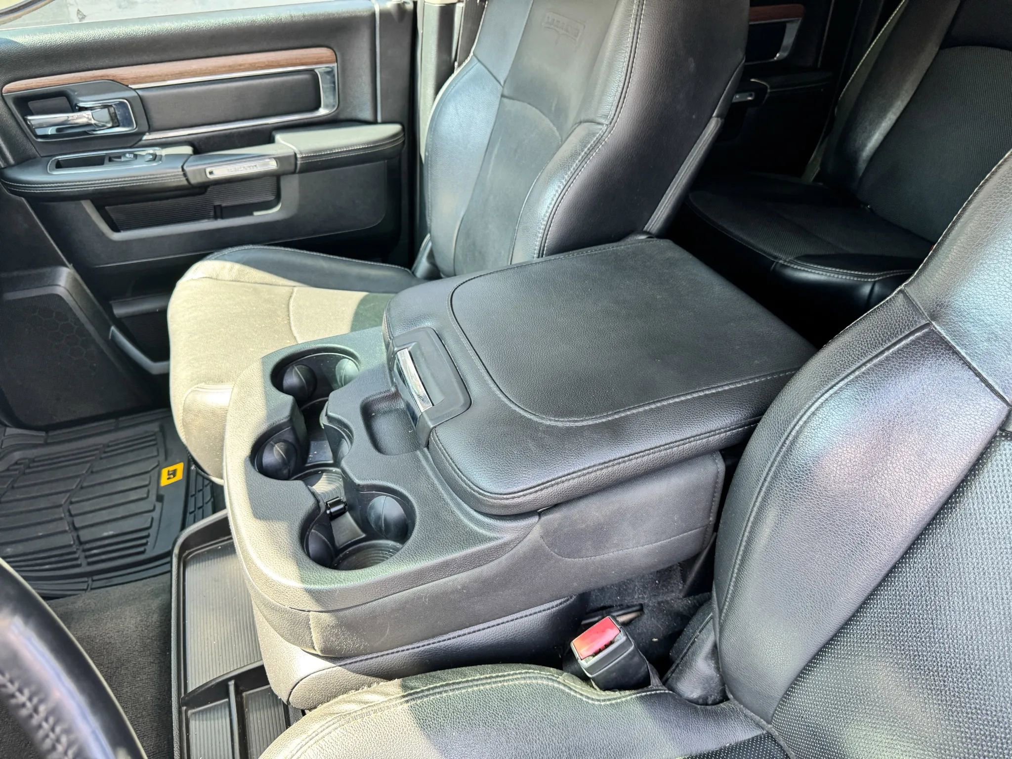 Used 2017 RAM 1500 Laramie image 16