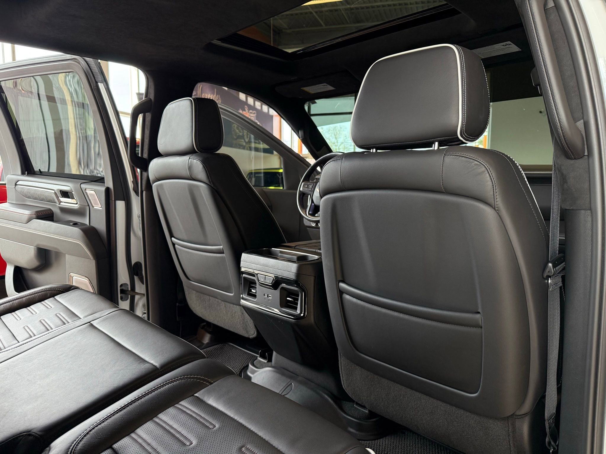 Used 2024 GMC Sierra 2500 AT4X image 38