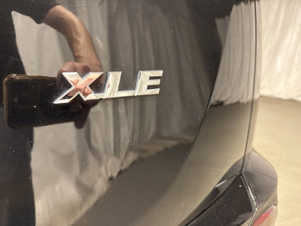 Used 2018 Toyota RAV4 XLE FWD image 32