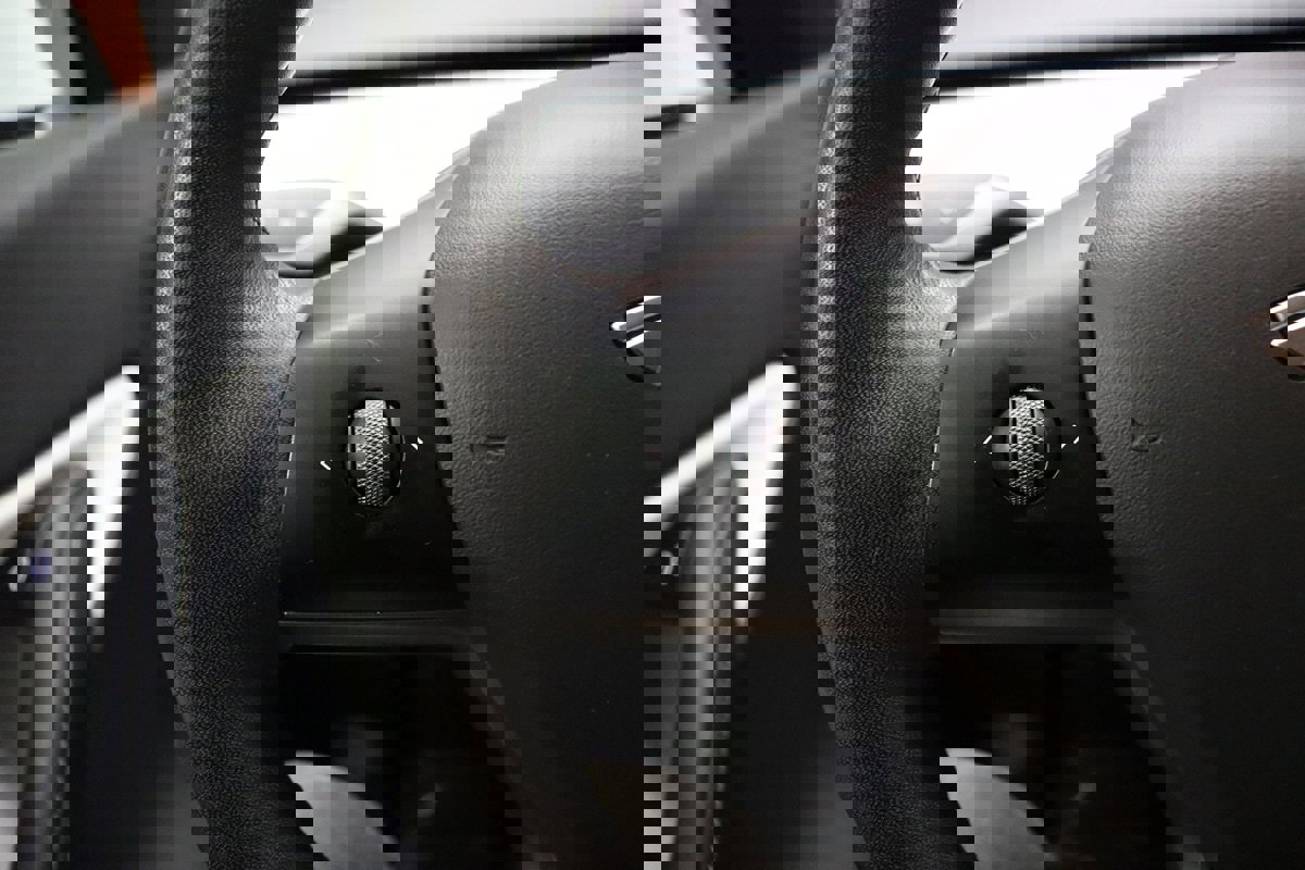 Used 2022 Tesla Model Y Long Range image 31