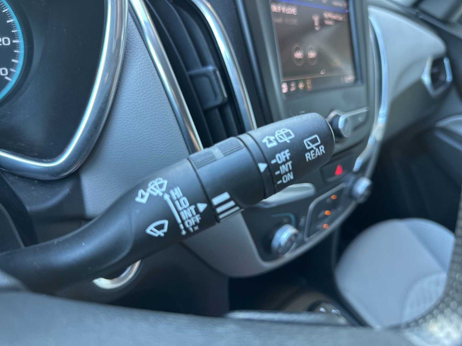 Used 2020 Chevrolet Equinox LS w/ LS Convenience Package image 29