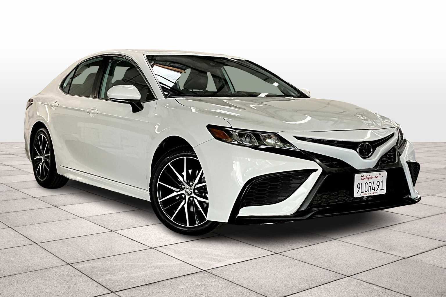 Used 2024 Toyota Camry SE w/ Cold Weather Package image 2