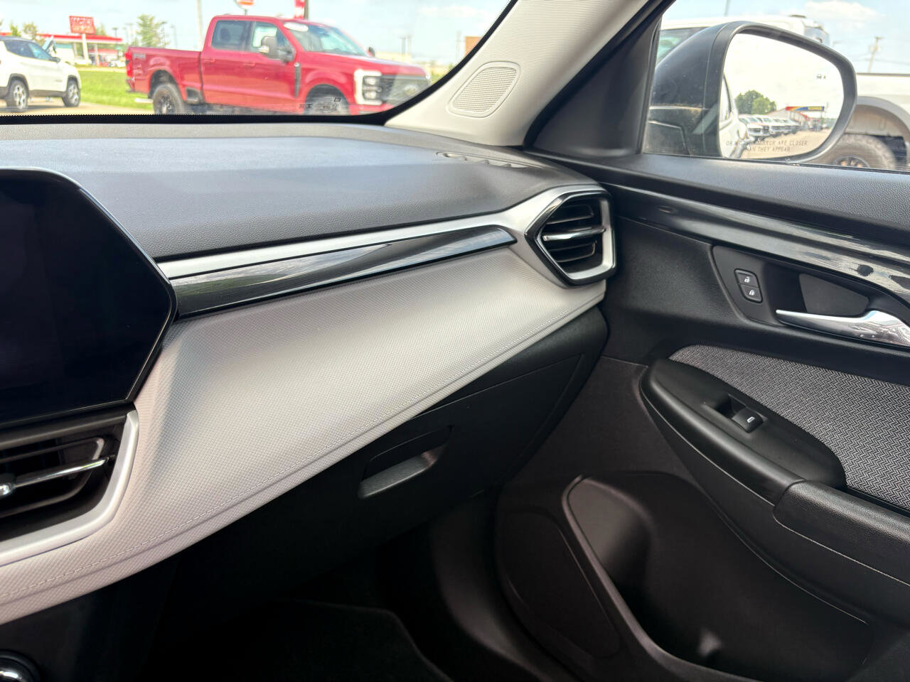 Used 2024 Chevrolet TrailBlazer LS w/ LS Convenience Package image 17