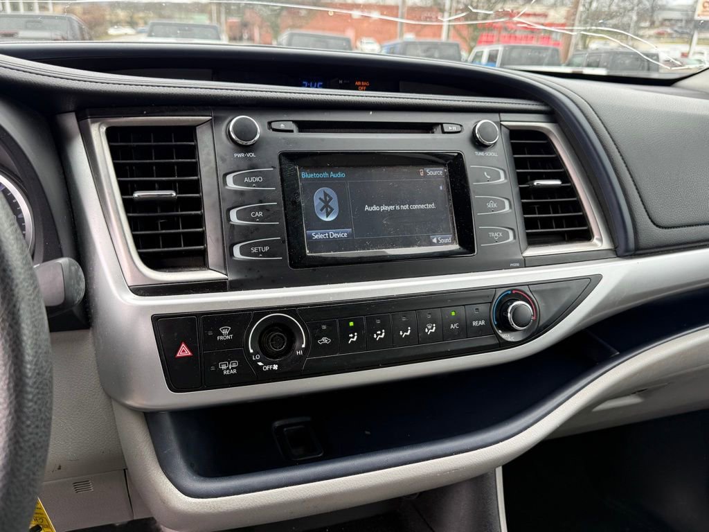 Used 2017 Toyota Highlander LE FWD image 19
