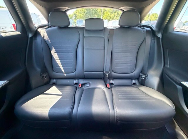Used 2023 Mercedes-Benz GLC 300 4MATIC image 17