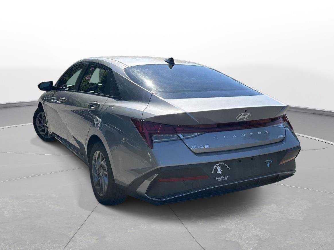 Used 2025 Hyundai Elantra Hybrid FWD image 8
