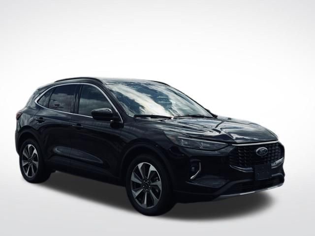 Used 2023 Ford Escape Platinum image 4