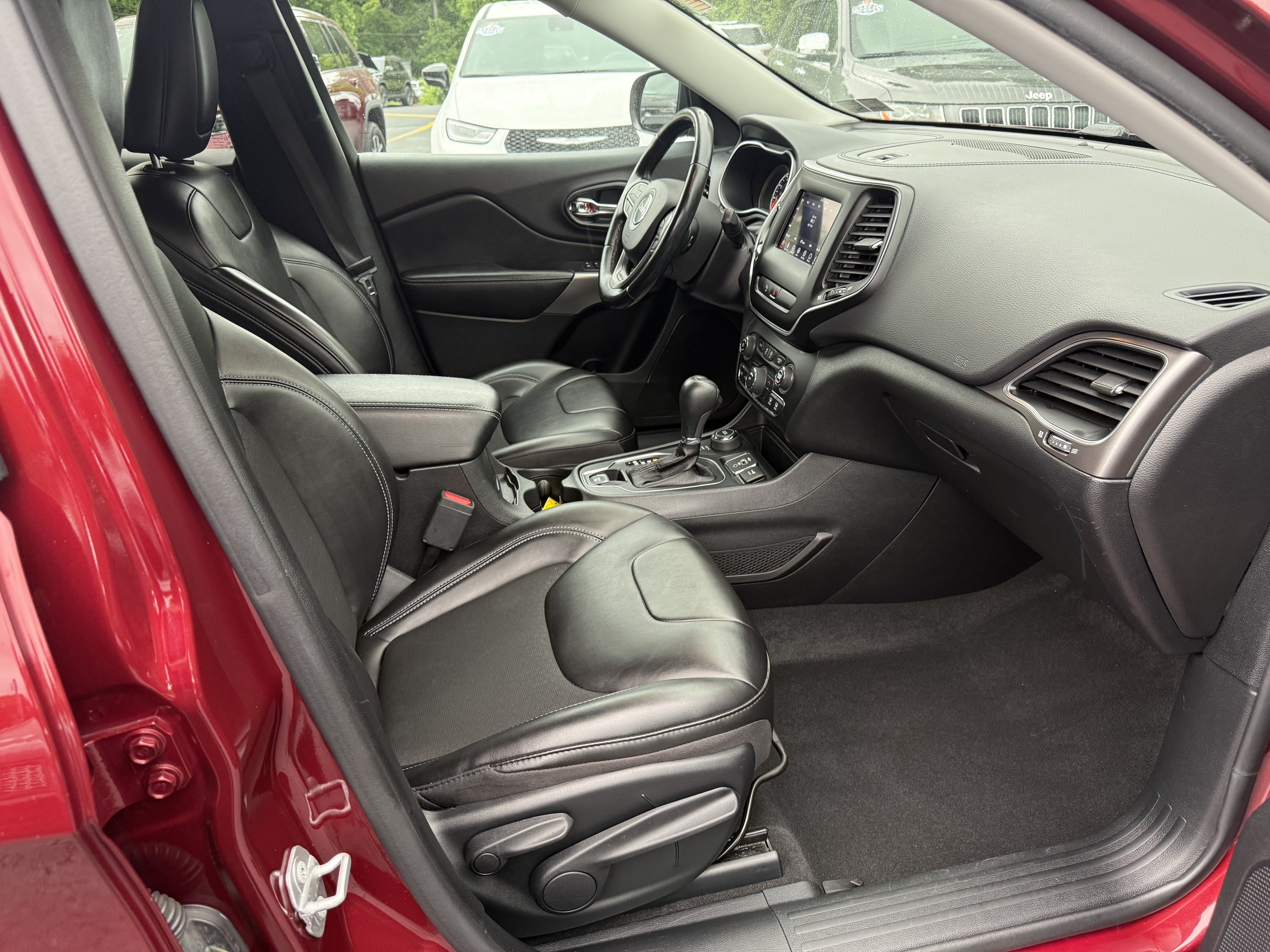 Certified 2020 Jeep Cherokee Latitude Plus w/ Cold Weather Group AWD/4WD image 15