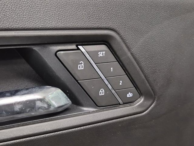 Used 2025 GMC Canyon Denali image 20