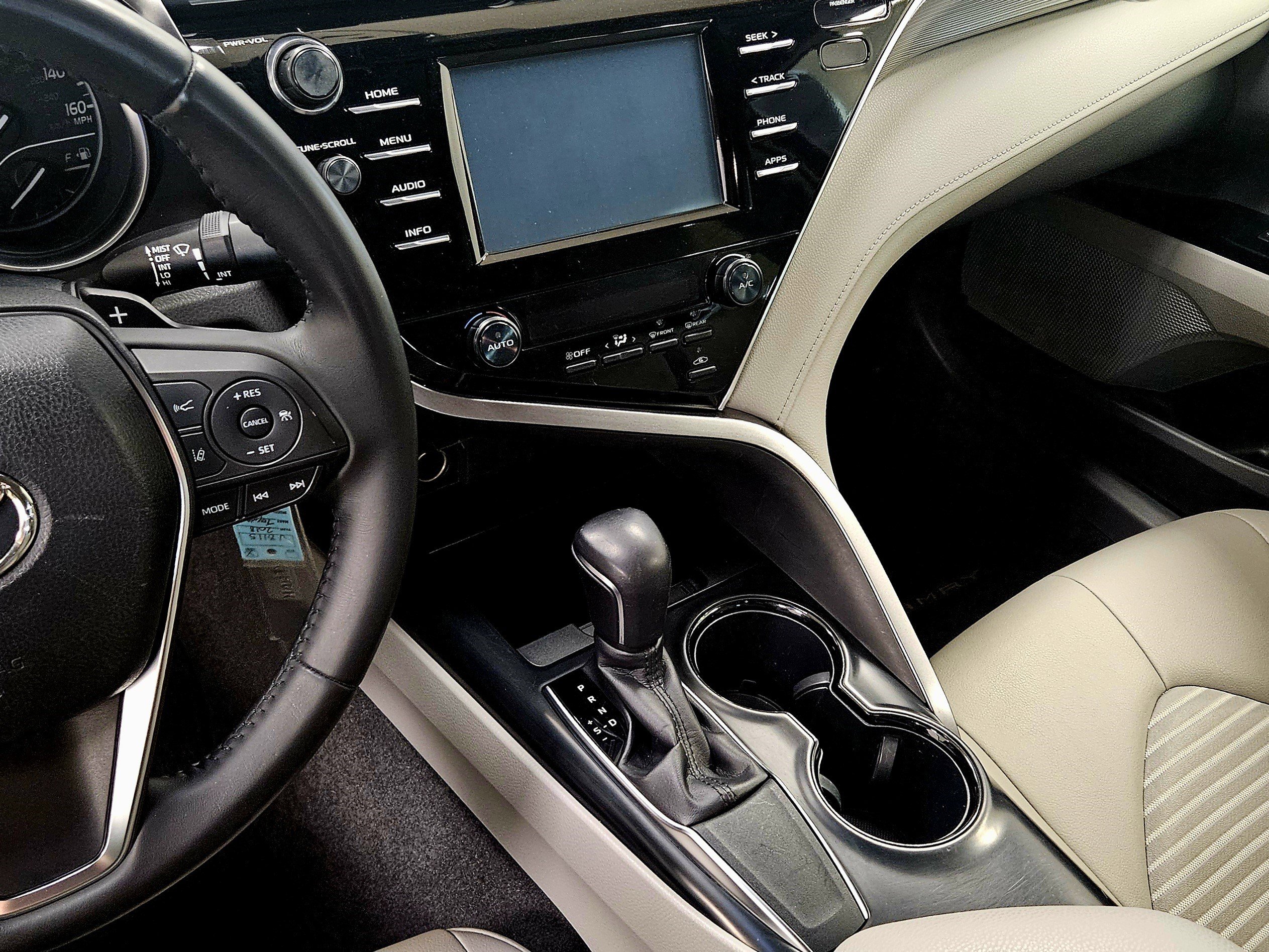 Used 2018 Toyota Camry SE image 32