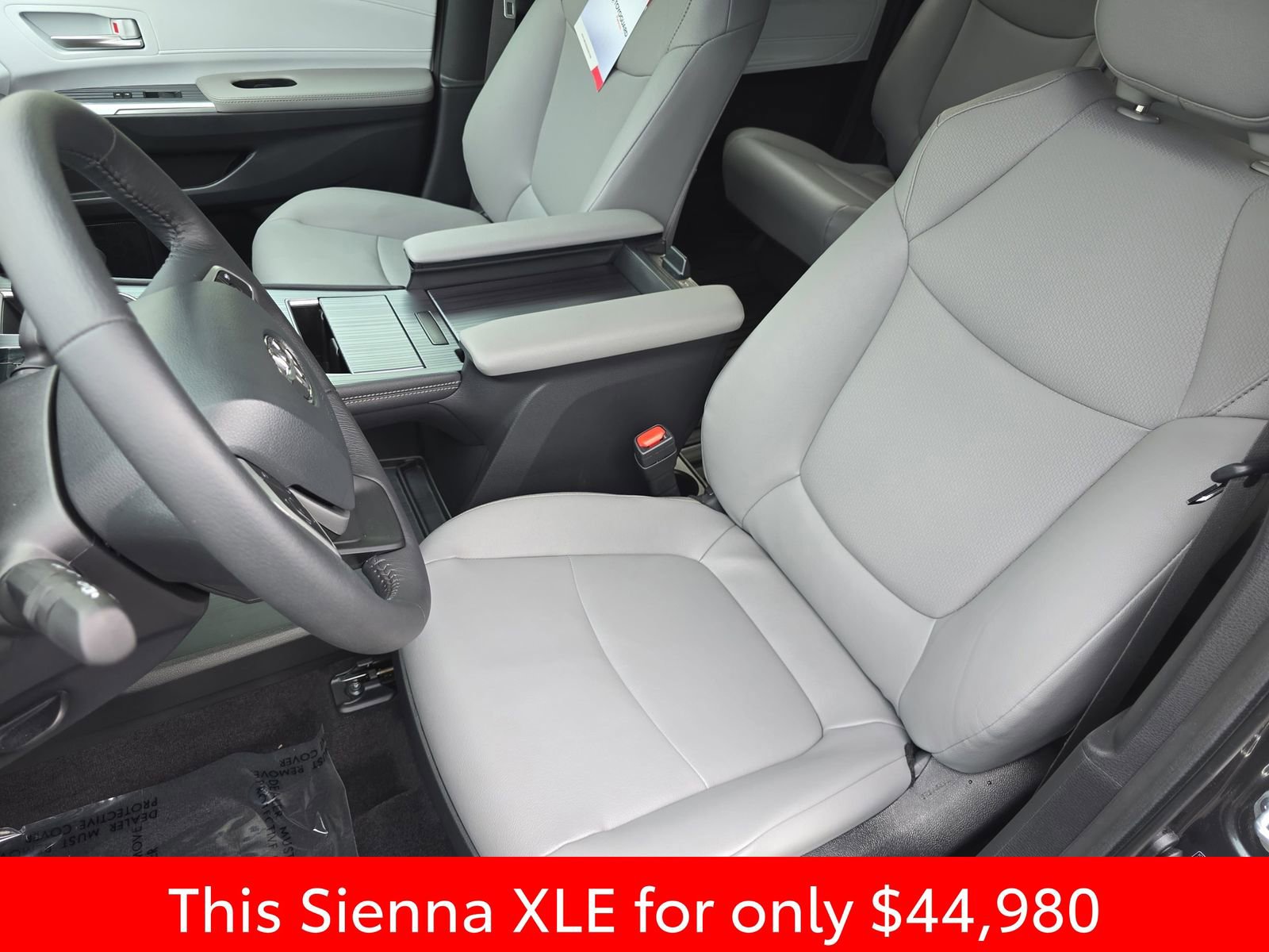 Used 2025 Toyota Sienna XLE image 23