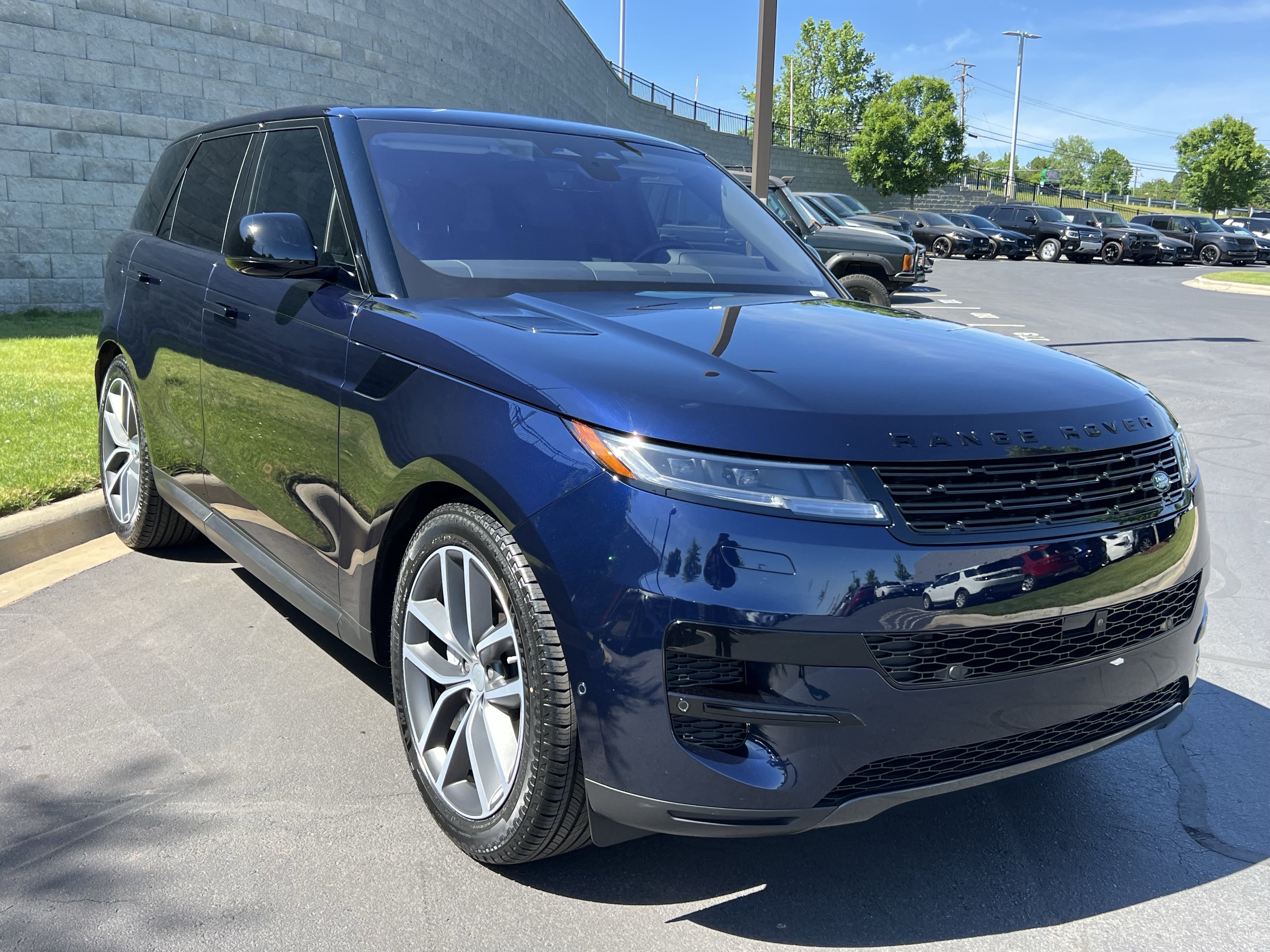 Certified 2023 Land Rover Range Rover Sport SE AWD/4WD image 9