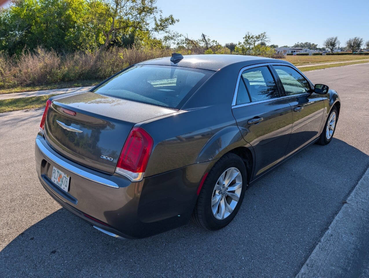 Used 2016 Chrysler 300 Limited w/ Driver Convenience Group image 8