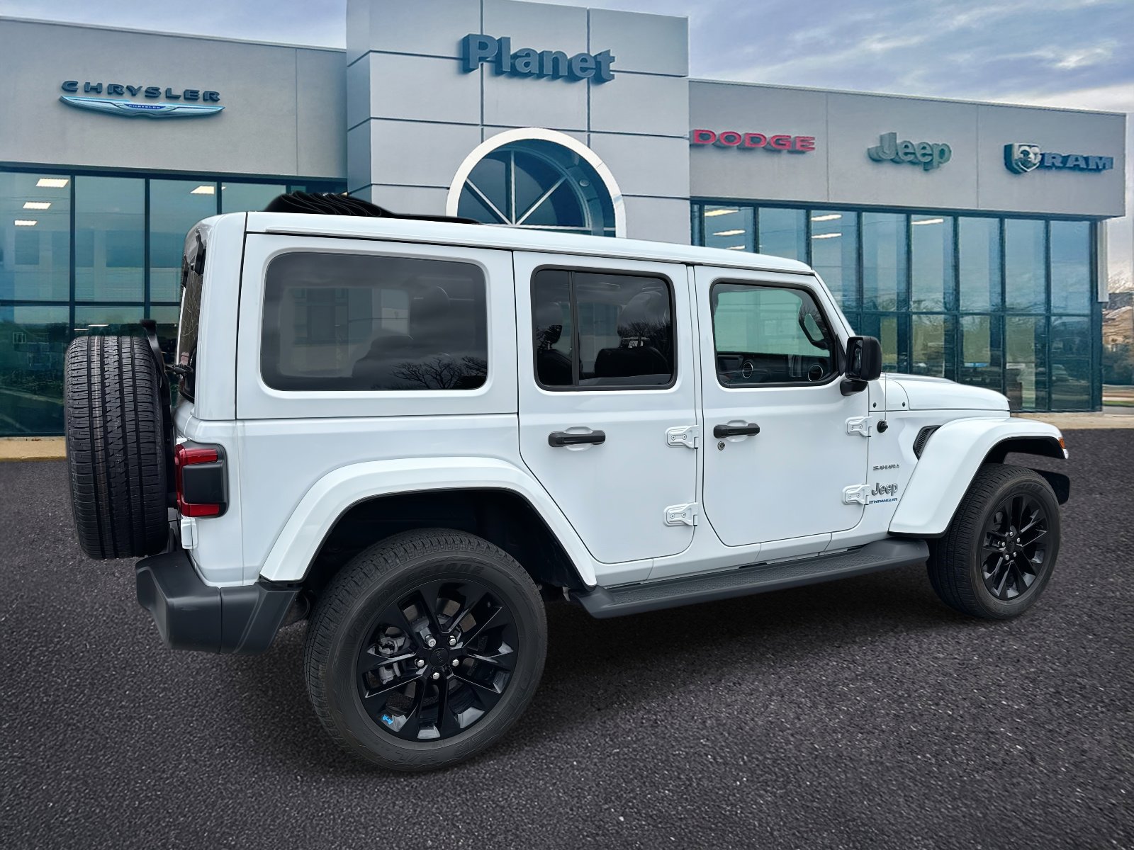 Used 2023 Jeep Wrangler Unlimited Sahara w/ Cold Weather Group image 2
